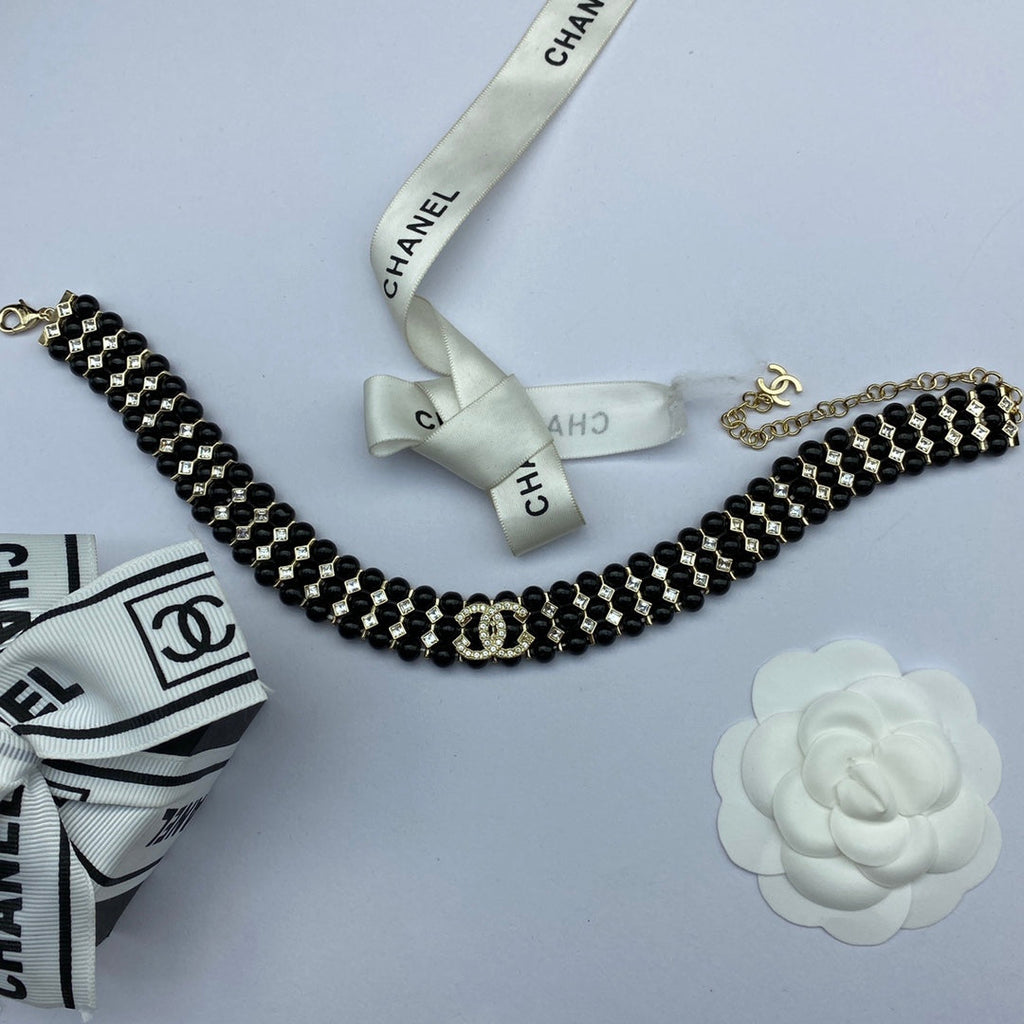 Chanel Strass Choker 18K Gold Necklace product image 3, provided for visual reference and product detail review