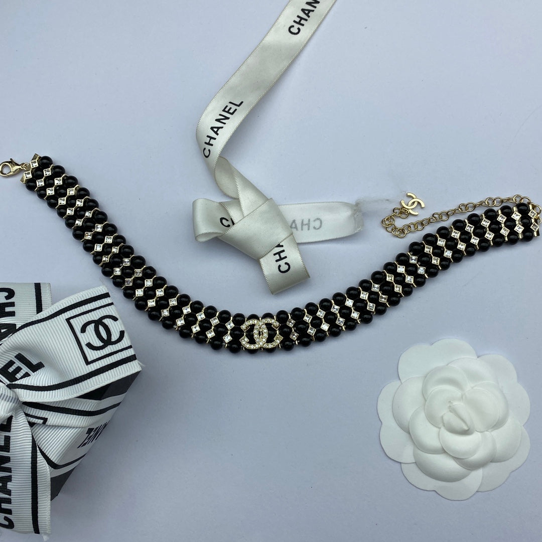 Chanel Strass Choker 18K Gold Necklace product image 3, provided for visual reference and product detail review