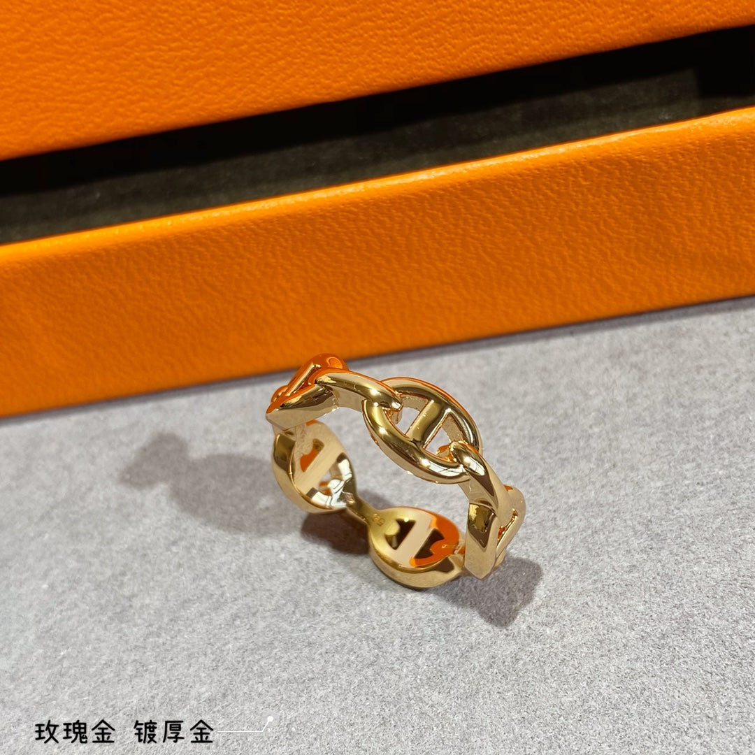 Hermes Chaine D'Ancre Enchainee 18K Gold Ring product image 7, provided for visual reference and product detail review
