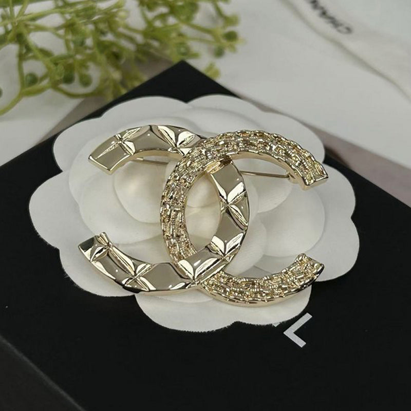 Chanel Gold 18K Gold Brooch product image 1, provided for visual reference and product detail review