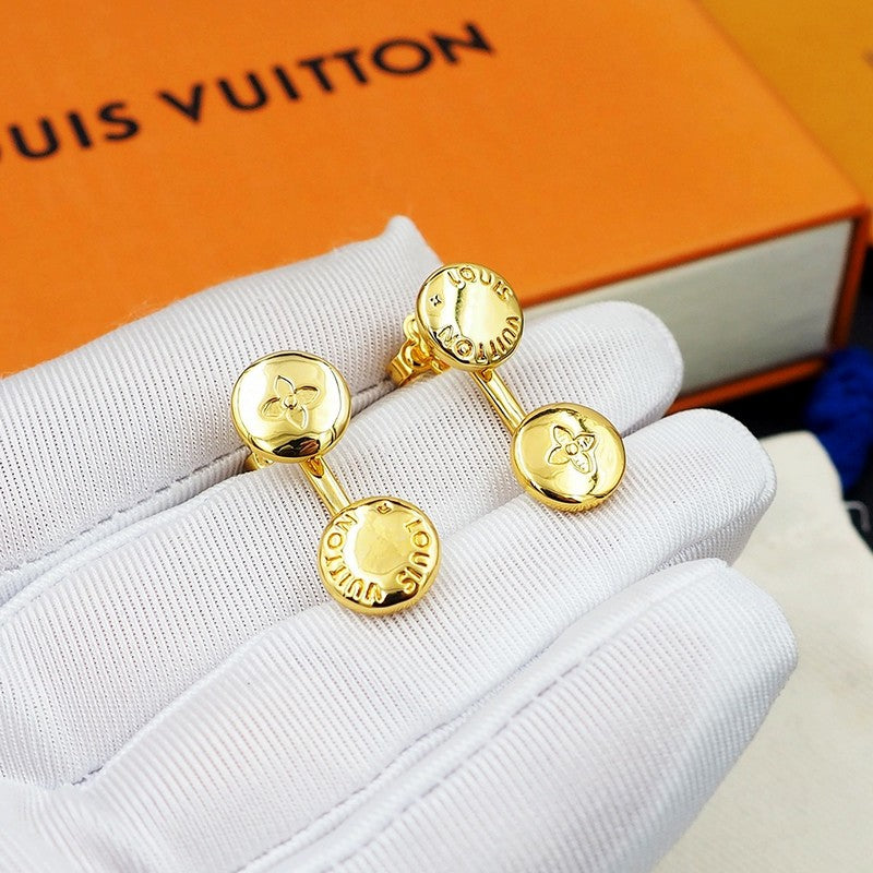 Louis Vuitton Studs 18K Gold Earrings product image 8, provided for visual reference and product detail review