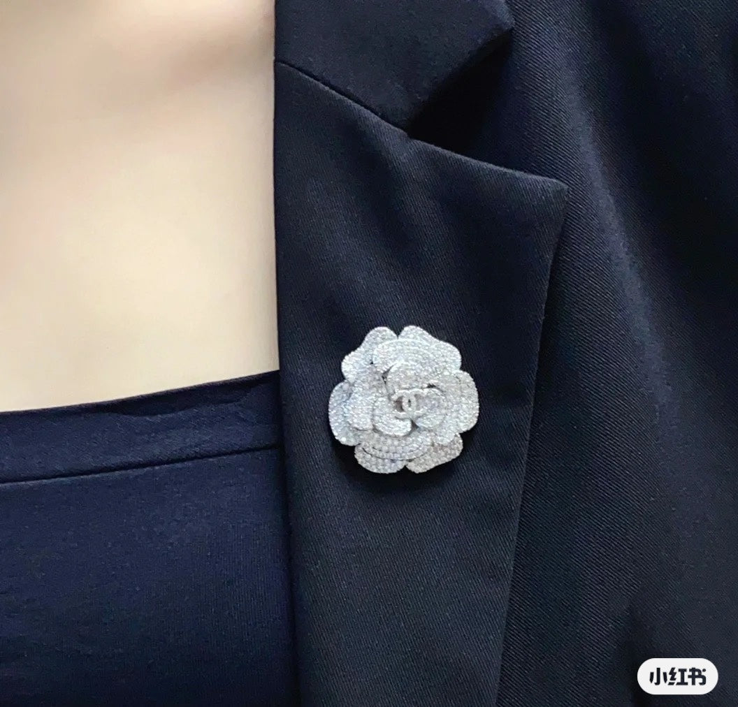 Chanel Camellia Diamonds 18K Gold Brooch product image 5, provided for visual reference and product detail review