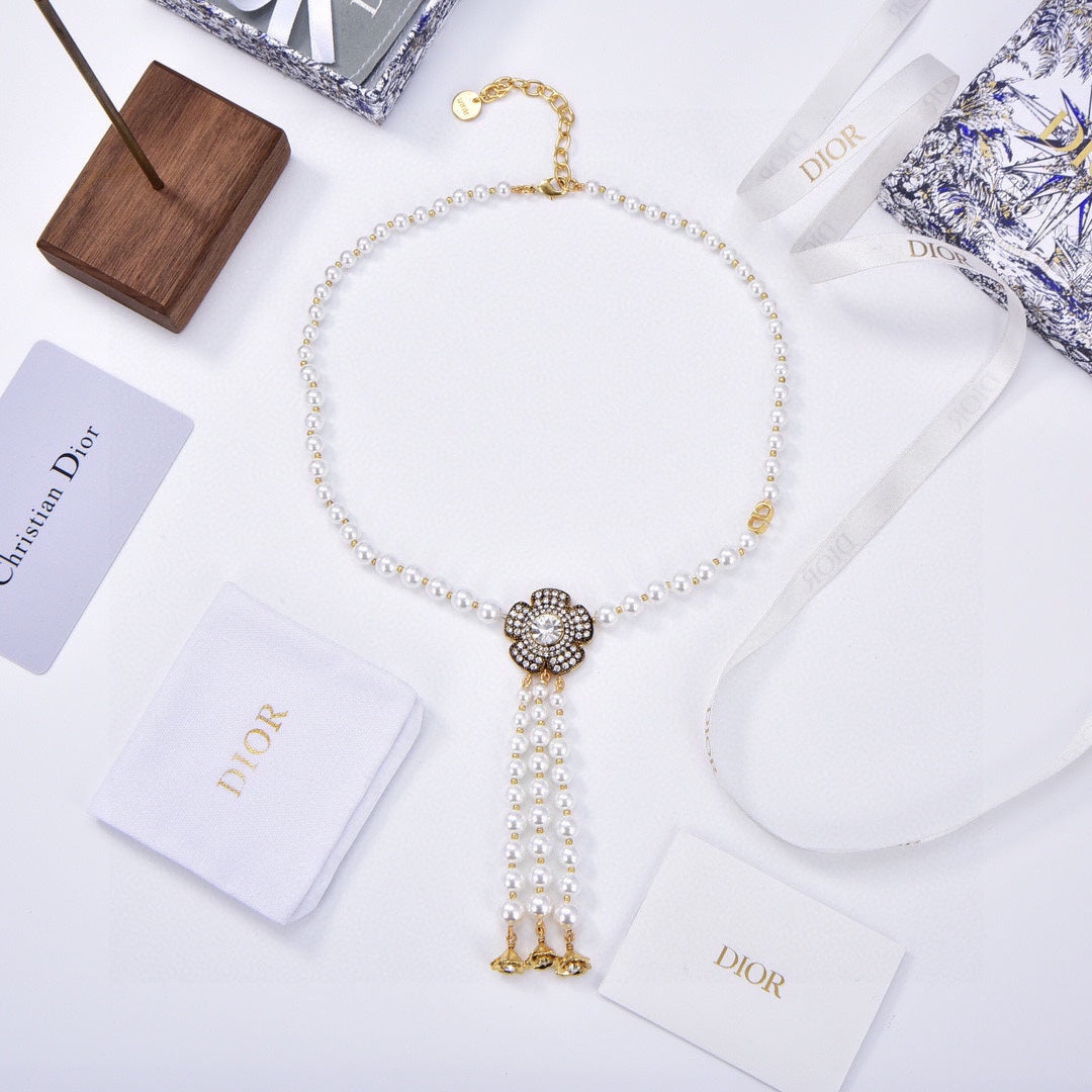 Dior Jardin Enchante 18K Gold Necklace product image 6, provided for visual reference and product detail review