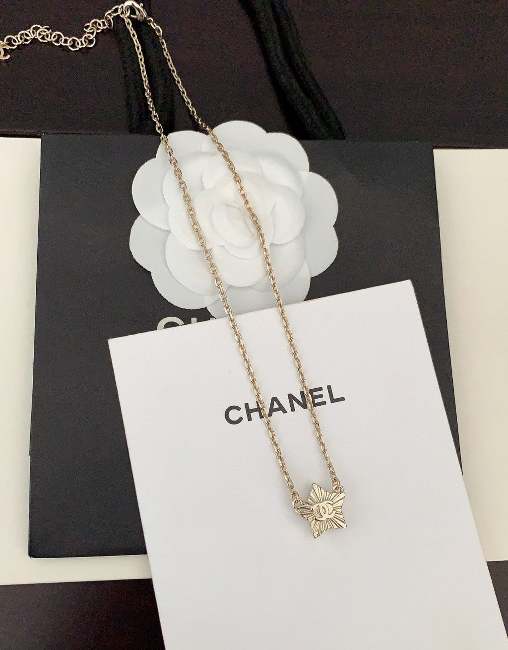 Chanel Star Pearl 18K Gold Necklace product image 5, provided for visual reference and product detail review