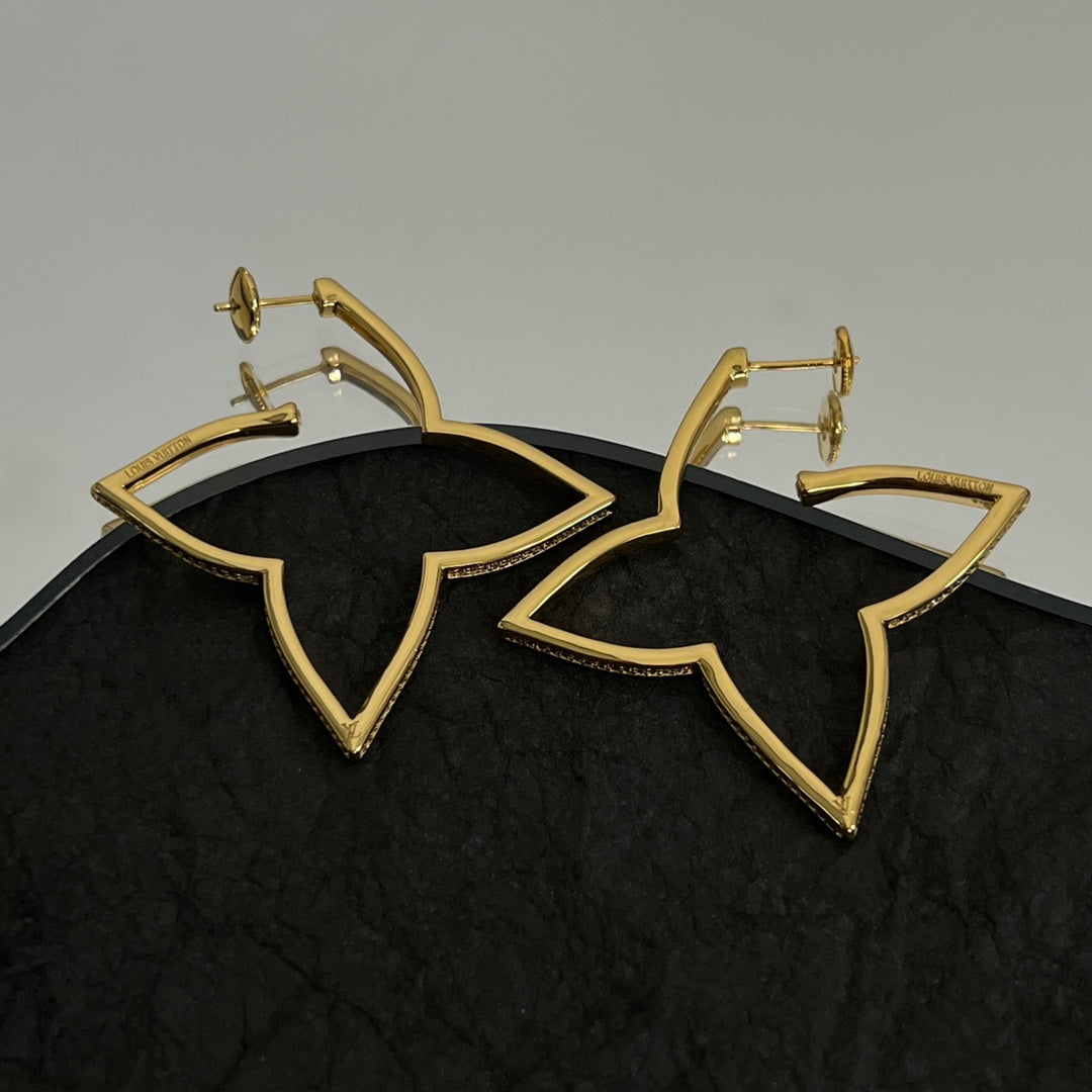Louis Vuitton Debuts Blossom 18K Gold Earrings product image 1, provided for visual reference and product detail review