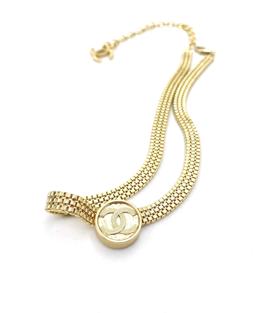 Chanel Choker Chain 18K Gold Necklace product image 5, provided for visual reference and product detail review
