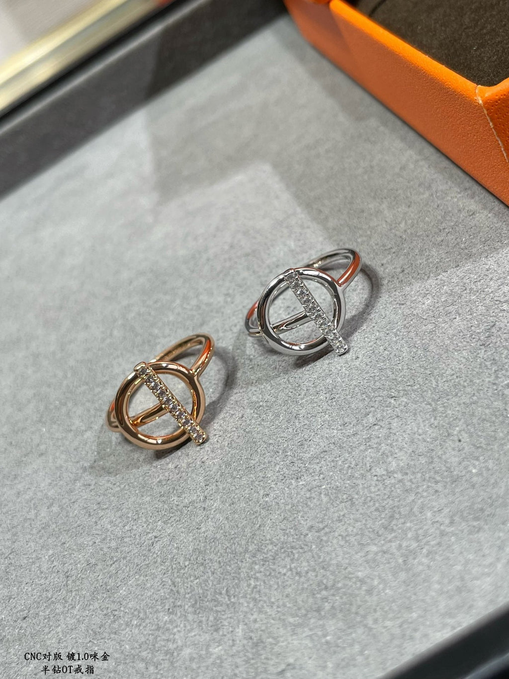 Hermes Echappee Diamond 18K Gold Ring product image 4, provided for visual reference and product detail review