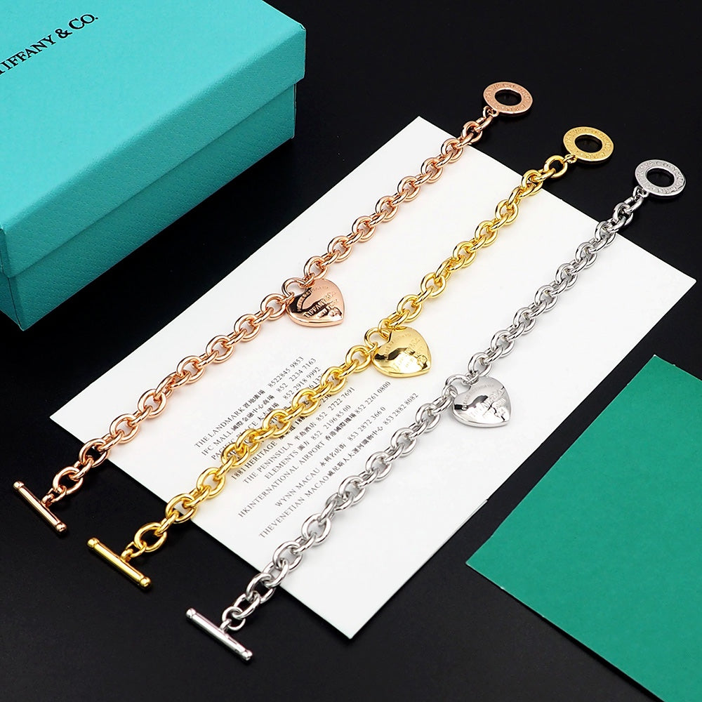 Tiffany Tag Chain 18K Gold Bracelet product image 7, provided for visual reference and product detail review