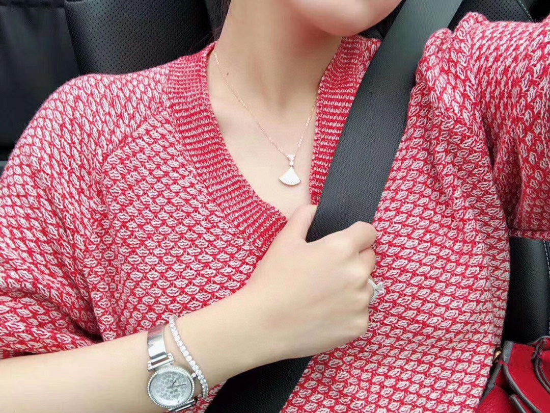 Bvlgari BVLGARI Dream Pearls 18K Gold Necklace product image 6, provided for visual reference and product detail review