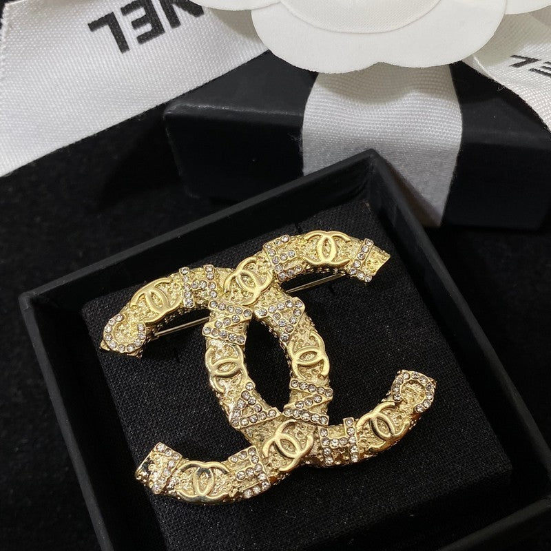 Chanel Diamond Gold 18K Gold Brooch product image 6, provided for visual reference and product detail review