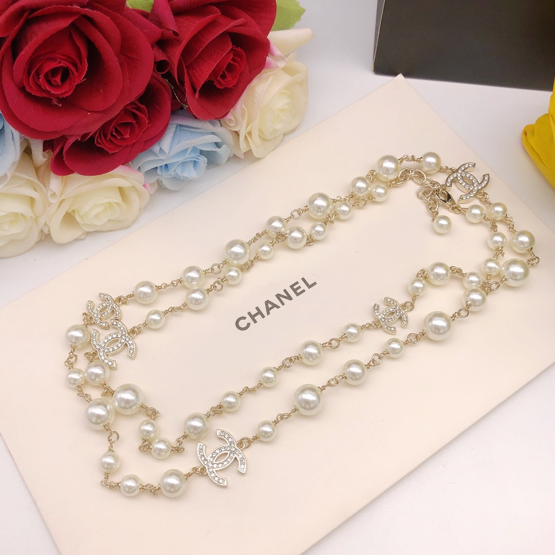 Chanel Long Pearls 18K Gold Necklace product image 5, provided for visual reference and product detail review