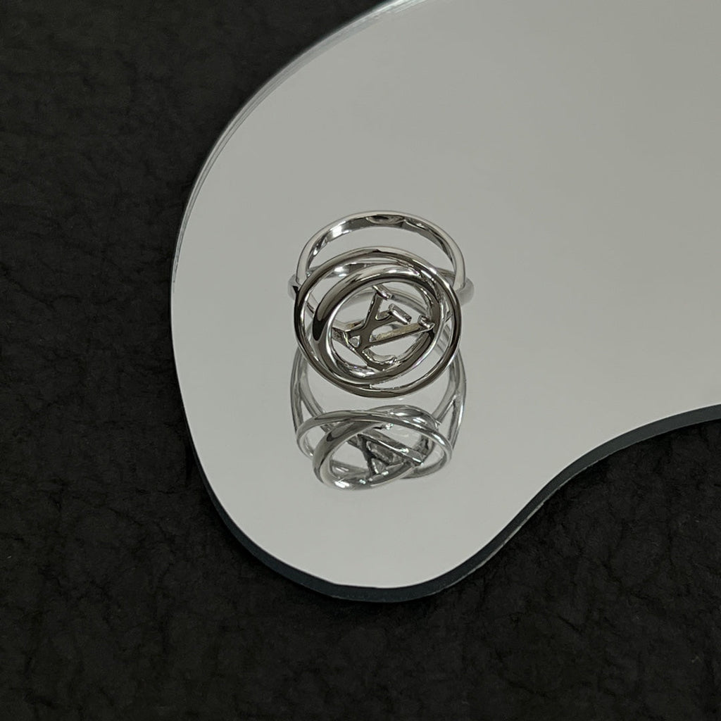 Louis Vuitton Stellar 18K Gold Ring product image 7, provided for visual reference and product detail review