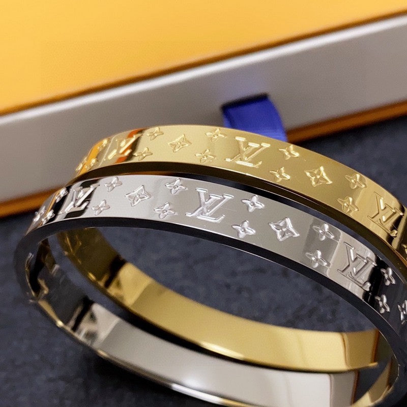 Louis Vuitton Vintage Gold 18K Gold Bracelet product image 5, provided for visual reference and product detail review