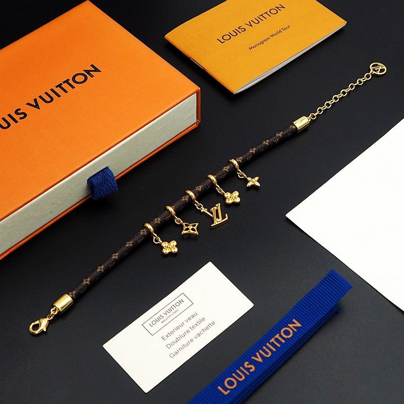 Louis Vuitton Blooming 18K Gold Bracelet product image 3, provided for visual reference and product detail review