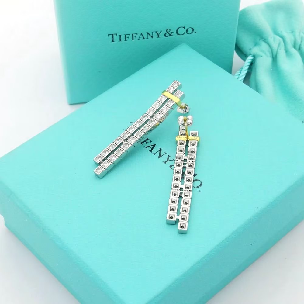 Tiffany Edge Drop 18K Gold Earrings product image 5, provided for visual reference and product detail review