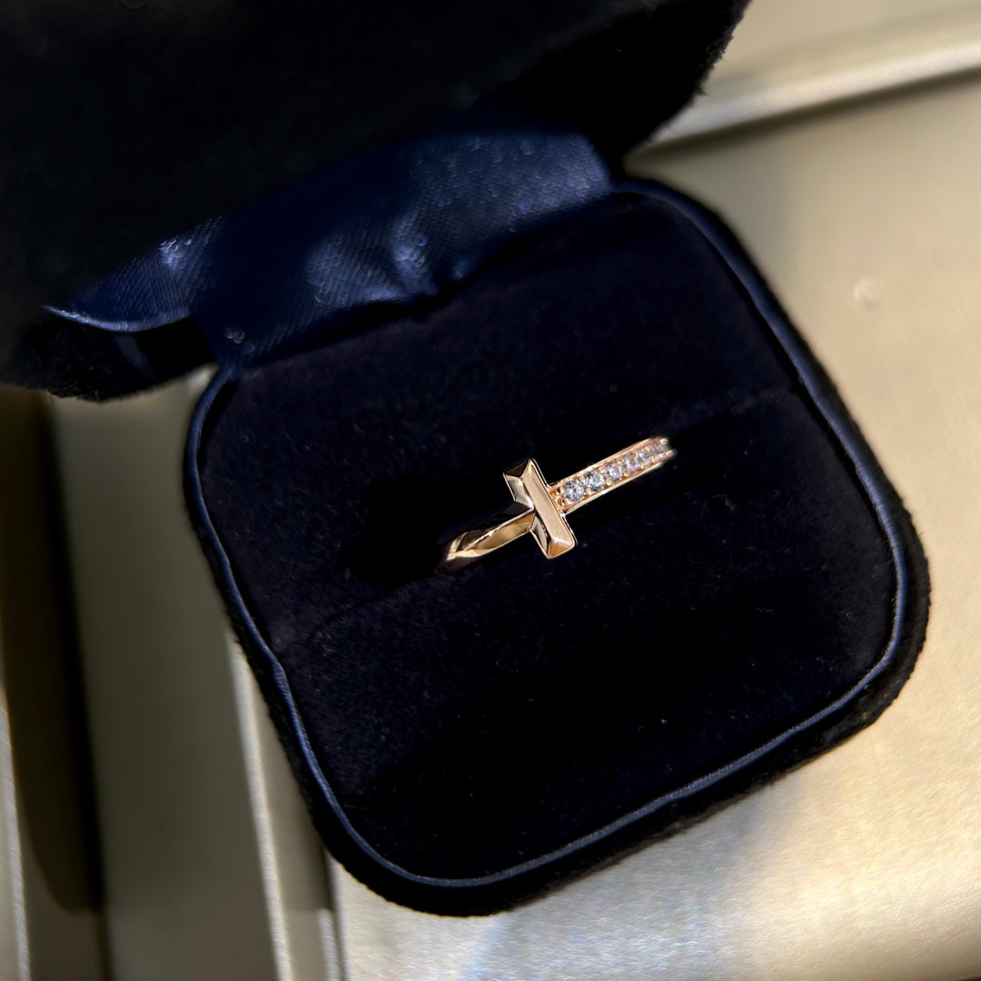 Tiffany T1 Diamond 18K Gold Ring product image 5, provided for visual reference and product detail review