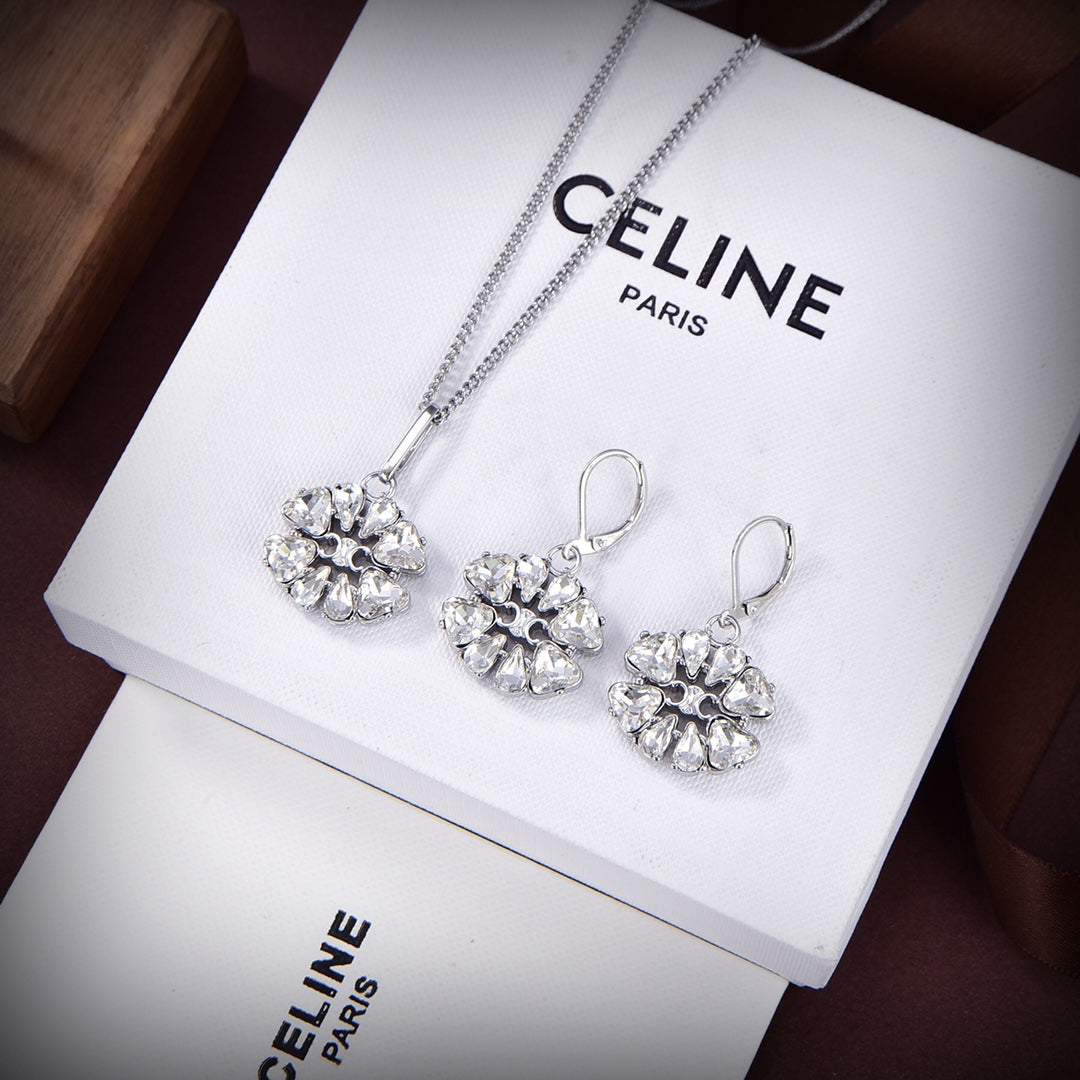 Celine Daisy 18K Gold Necklace product image 3, provided for visual reference and product detail review
