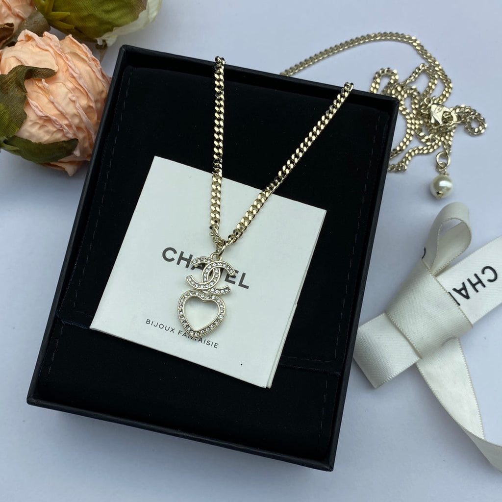 Chanel Heart Chain 18K Gold Necklace product image 2, provided for visual reference and product detail review