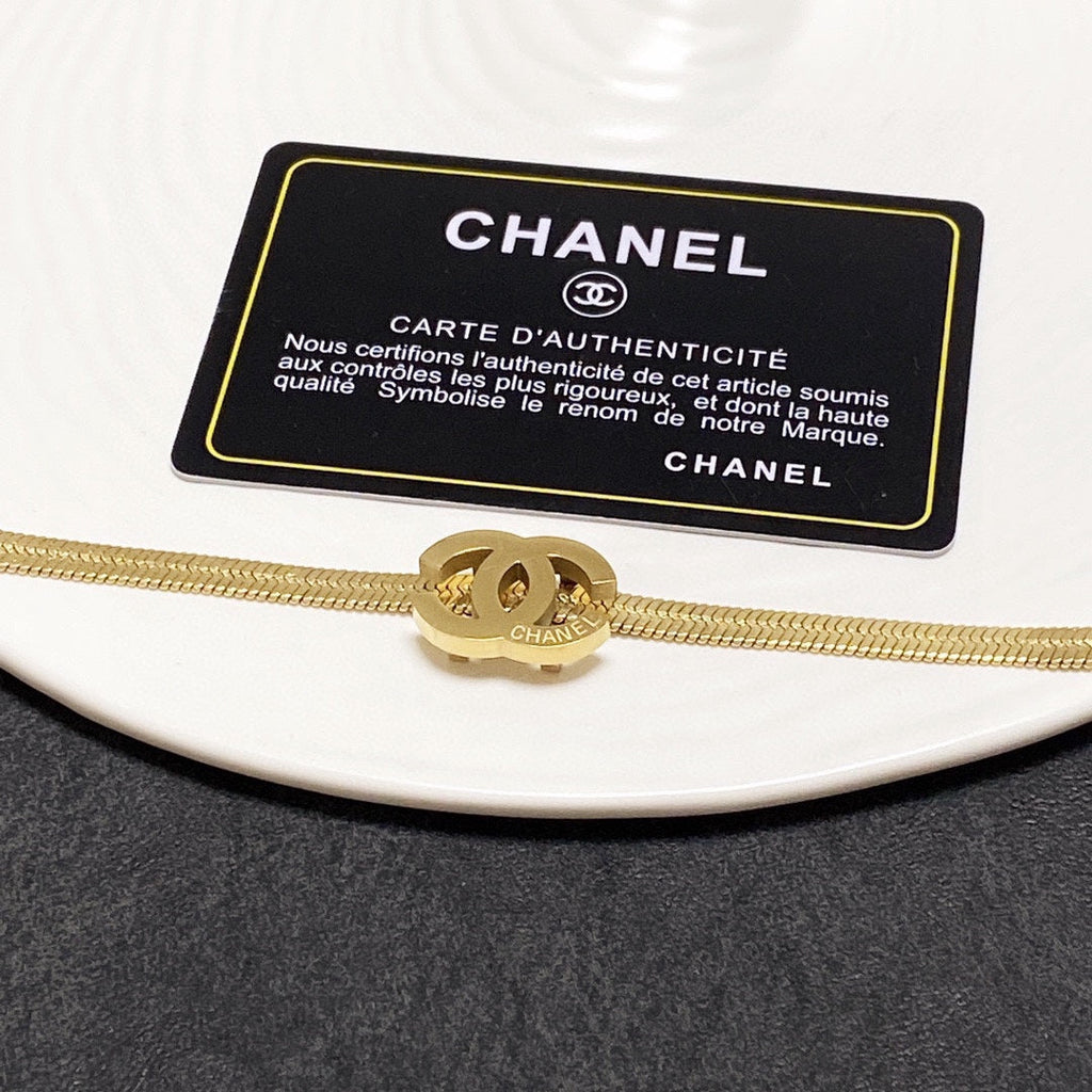 Chanel Gold Chain Choker 18K Gold Necklace product image 7, provided for visual reference and product detail review