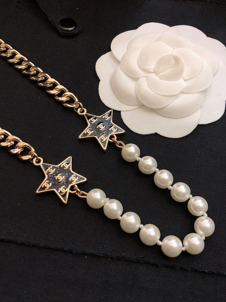 Chanel Star Pearls 18K Gold Necklace product image 6, provided for visual reference and product detail review