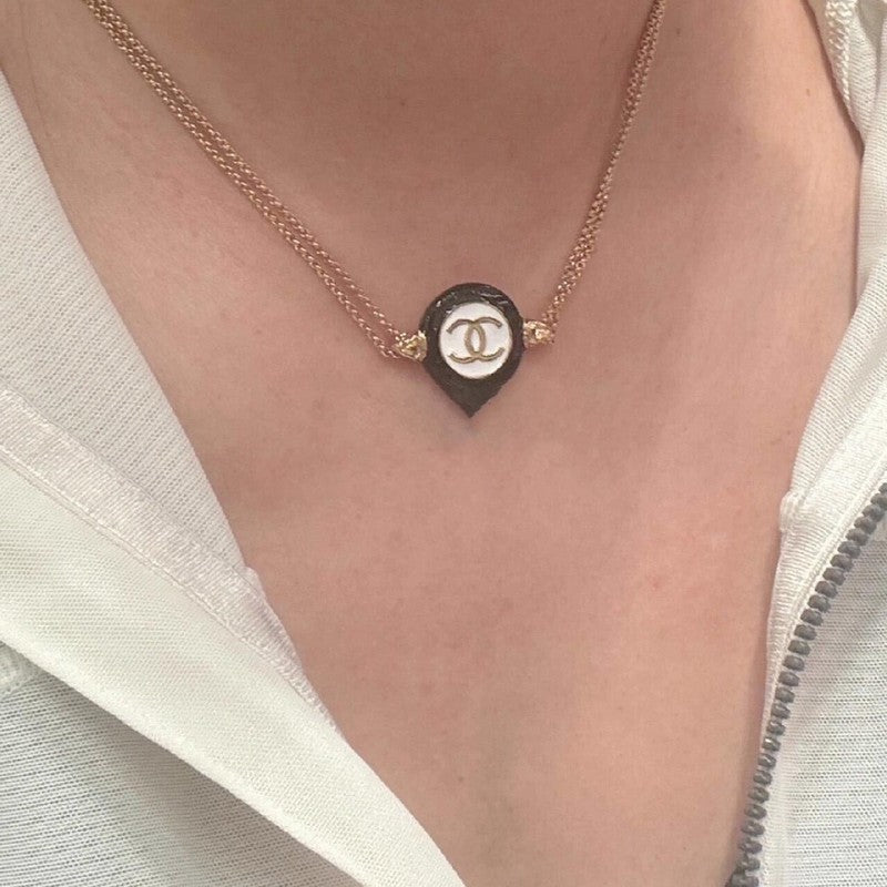 Chanel Chain Choker 18K Gold Necklace product image 5, provided for visual reference and product detail review