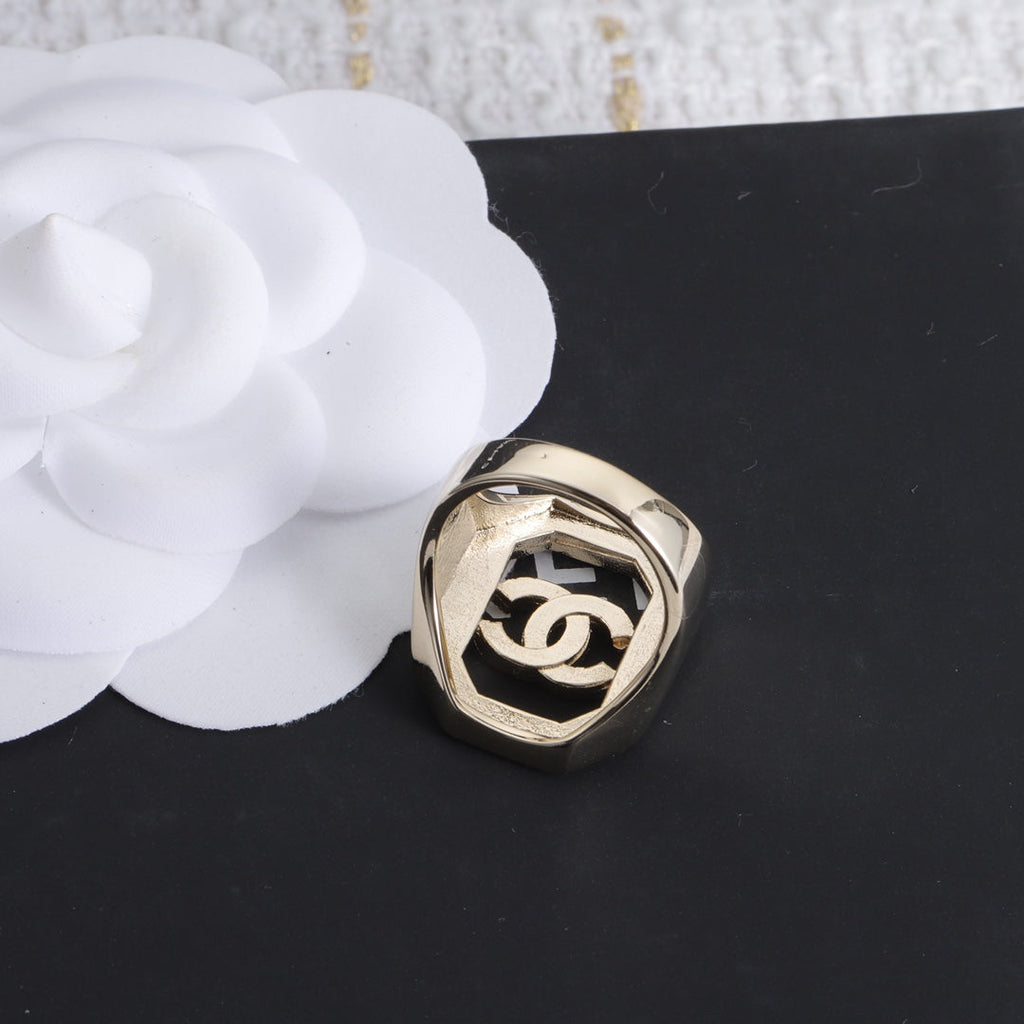 Chanel Diamonds 18K Gold Ring product image 6, provided for visual reference and product detail review