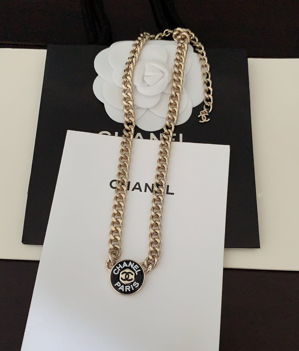 Chanel Paris Choker 18K Gold Necklace product image 5, provided for visual reference and product detail review