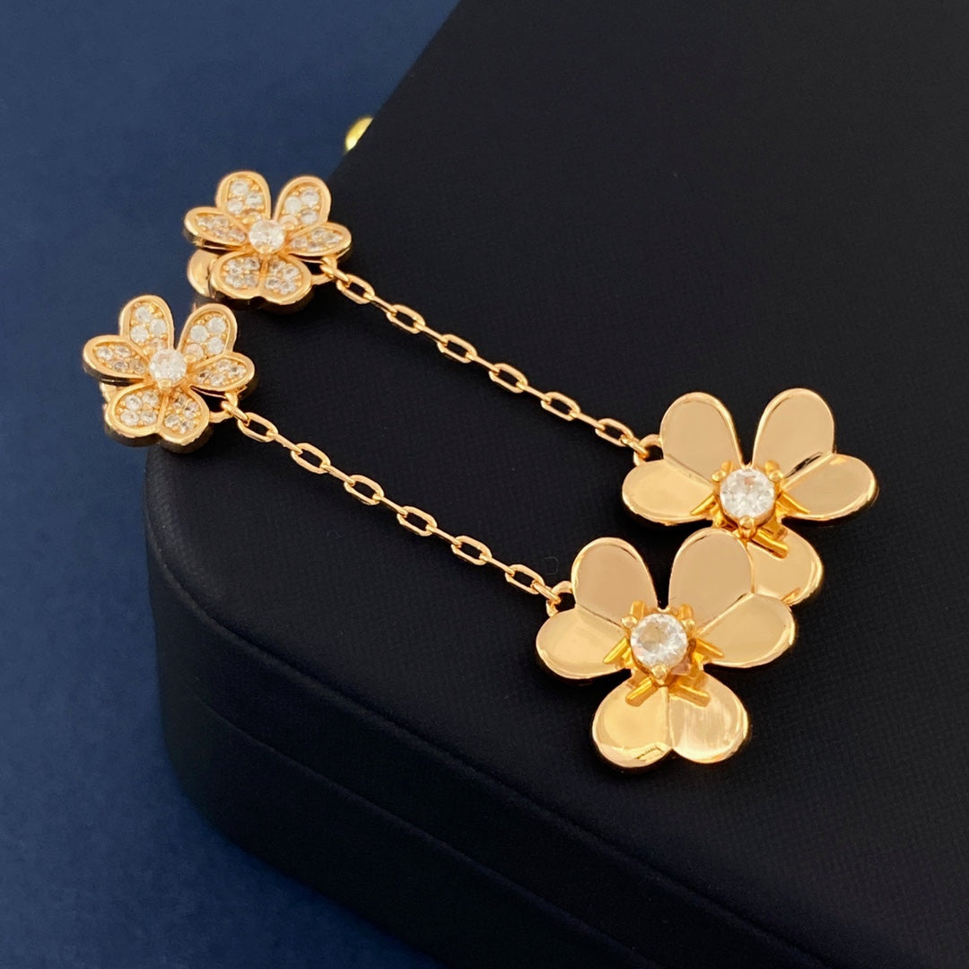 Frivole Pendant 18K Gold Earrings product image 5, provided for visual reference and product detail review