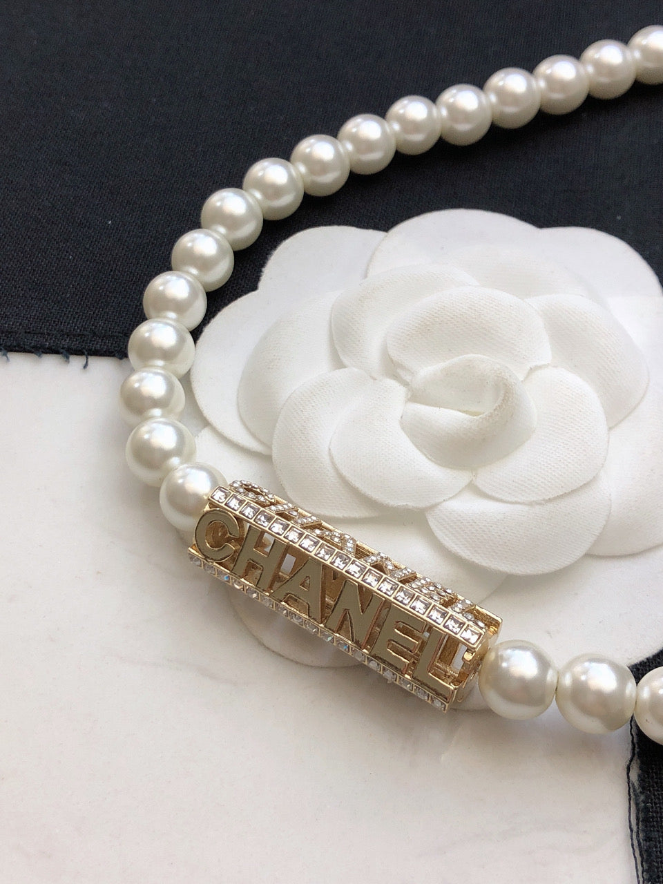 Chanel Script Pearls Chain 18K Gold Necklace product image 3, provided for visual reference and product detail review
