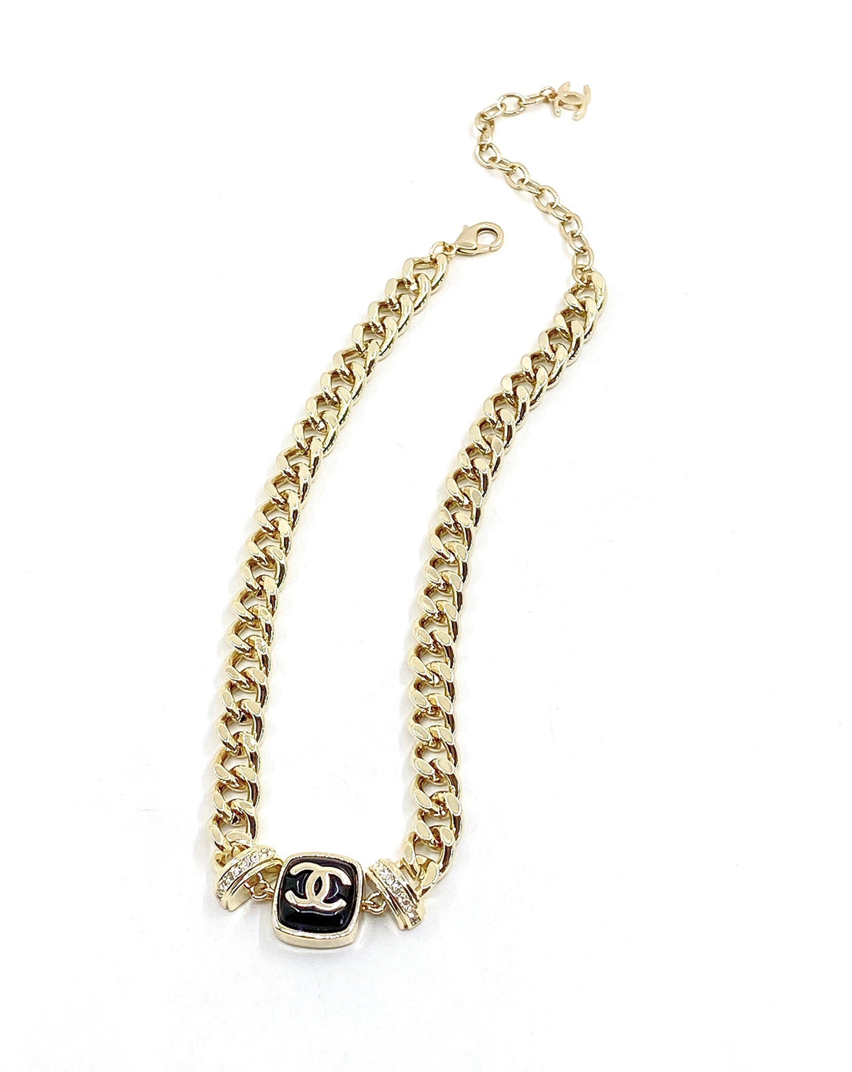 Chanel Diamonds 18K Gold Necklace product image 5, provided for visual reference and product detail review