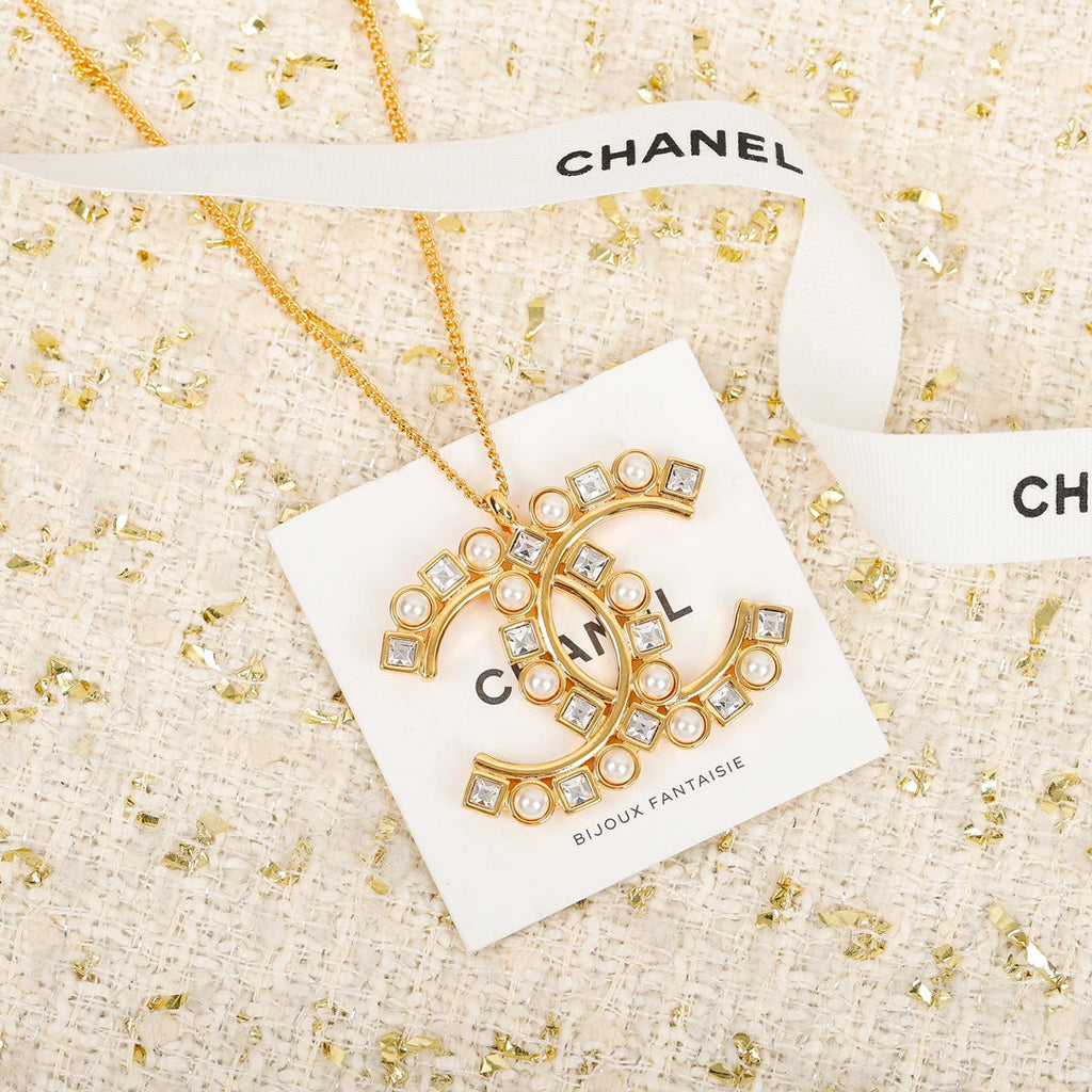 Chanel Vintage 18K Gold Necklace product image 5, provided for visual reference and product detail review