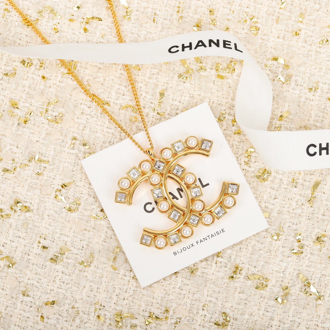 Chanel Vintage 18K Gold Necklace product image 5, provided for visual reference and product detail review