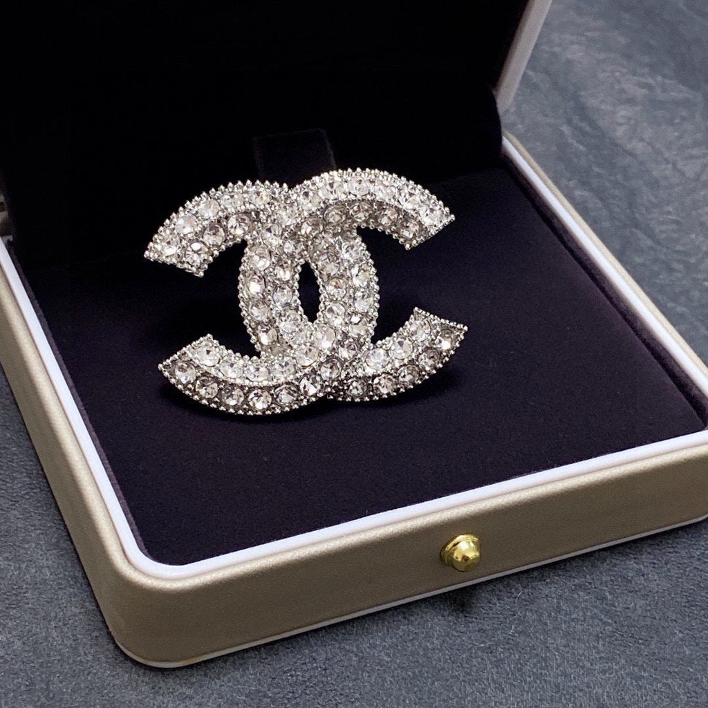 Chanel Diamonds 18K Gold Brooch product image 6, provided for visual reference and product detail review