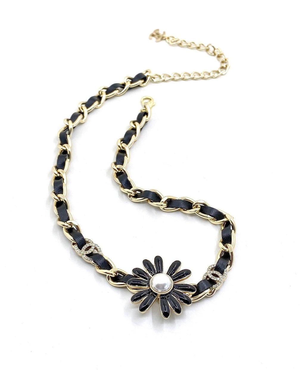 Chanel Flower Leather Choker 18K Gold Necklace product image 5, provided for visual reference and product detail review