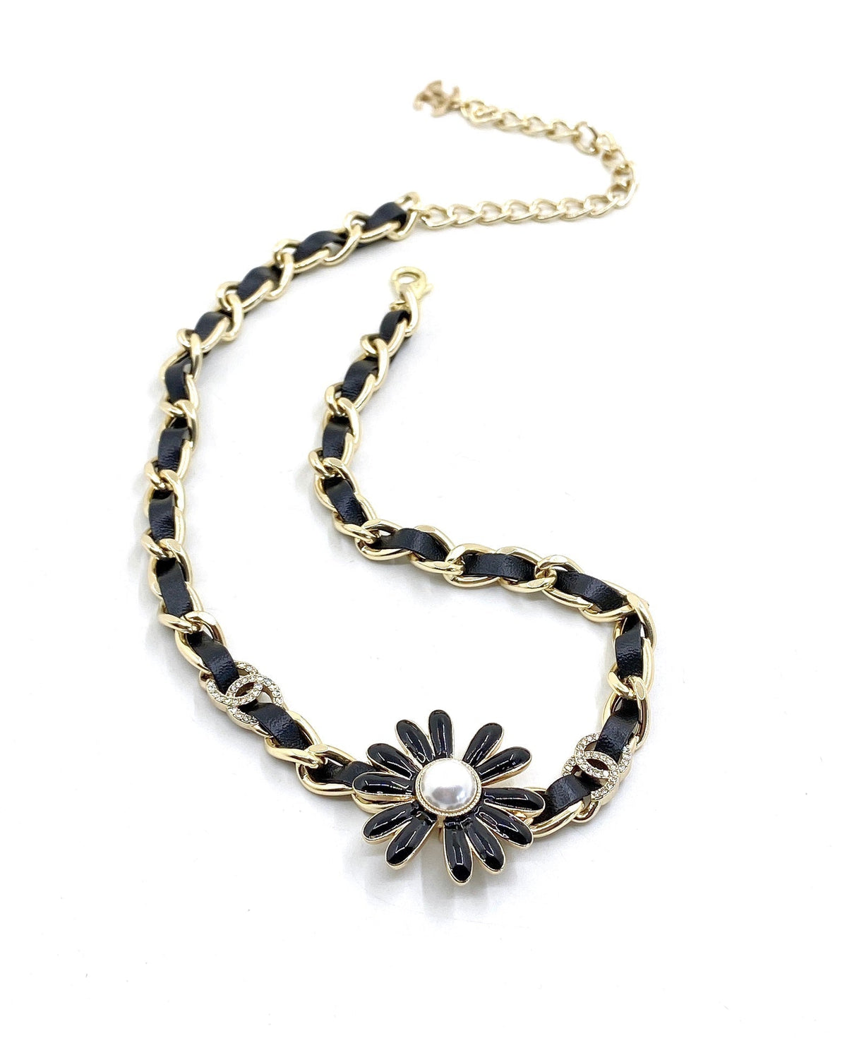 Chanel Flower Leather Choker 18K Gold Necklace product image 5, provided for visual reference and product detail review