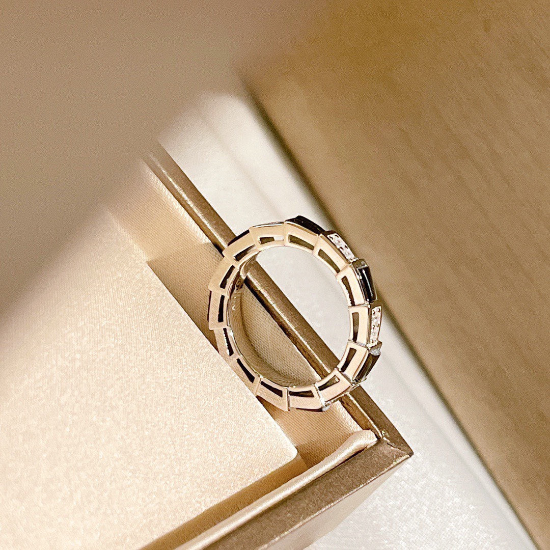 Bvlgari Serpenti Viper Malachite 18K Gold Ring product image 5, provided for visual reference and product detail review