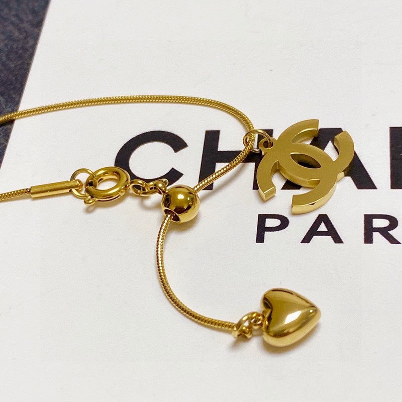 Chanel Heart Pendant Gold 18K Gold Necklace product image 7, provided for visual reference and product detail review