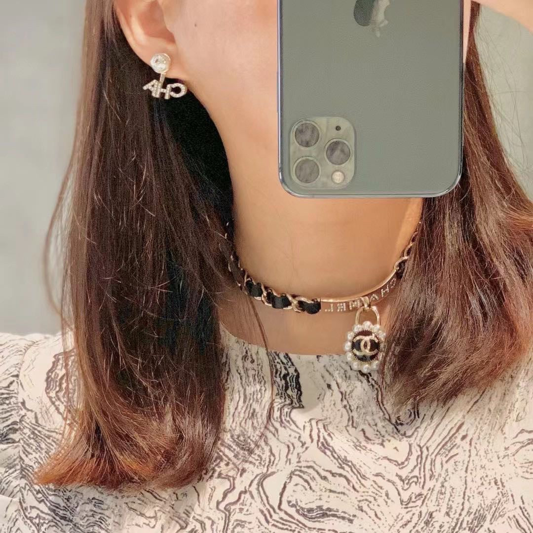 Chanel Pearls Choker 18K Gold Necklace product image 6, provided for visual reference and product detail review