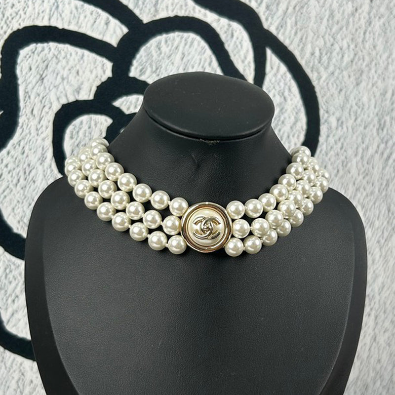 Chanel Choker Pearl Chain 18K Gold Necklace product image 2, provided for visual reference and product detail review