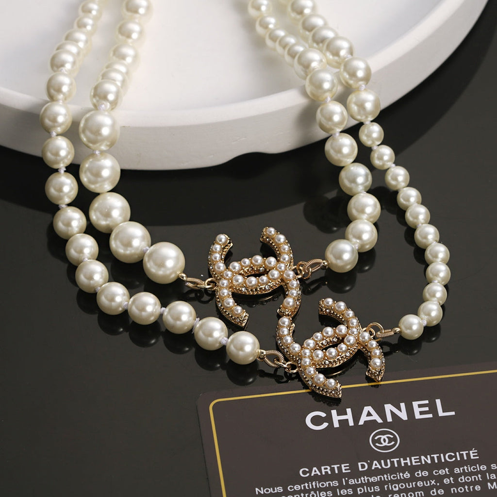 Chanel Long Pearls 18K Gold Necklace product image 5, provided for visual reference and product detail review