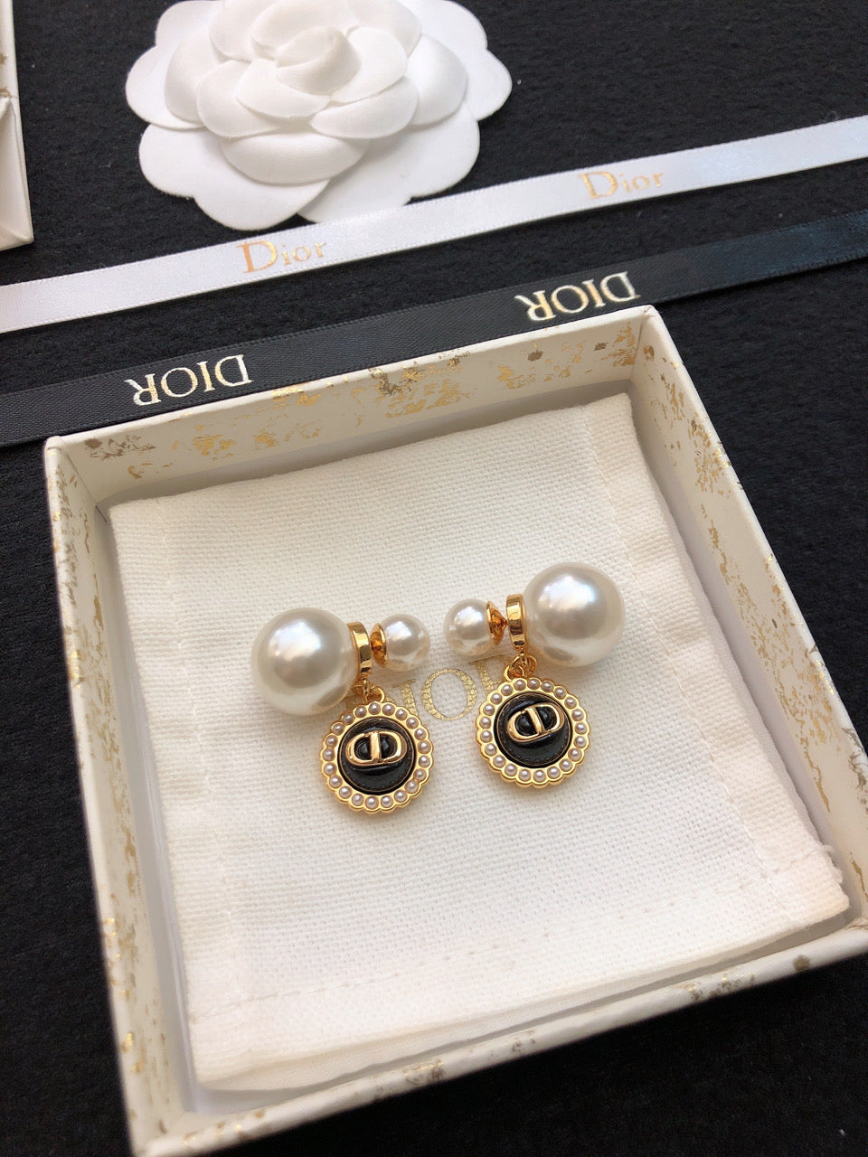 Dior Black Pearls 18K Gold Earrings product image 6, provided for visual reference and product detail review