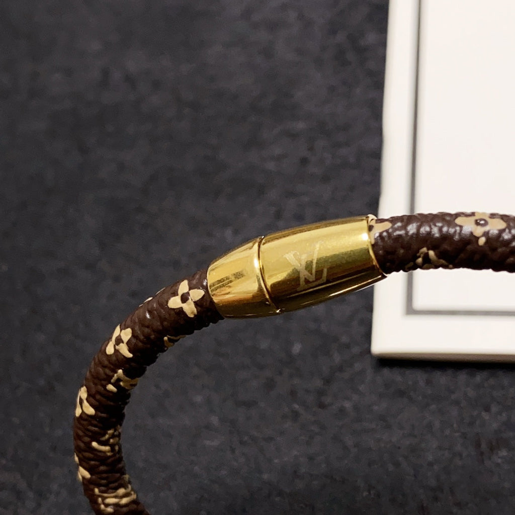 Louis Vuitton Monogram 18K Gold Bracelet product image 7, provided for visual reference and product detail review