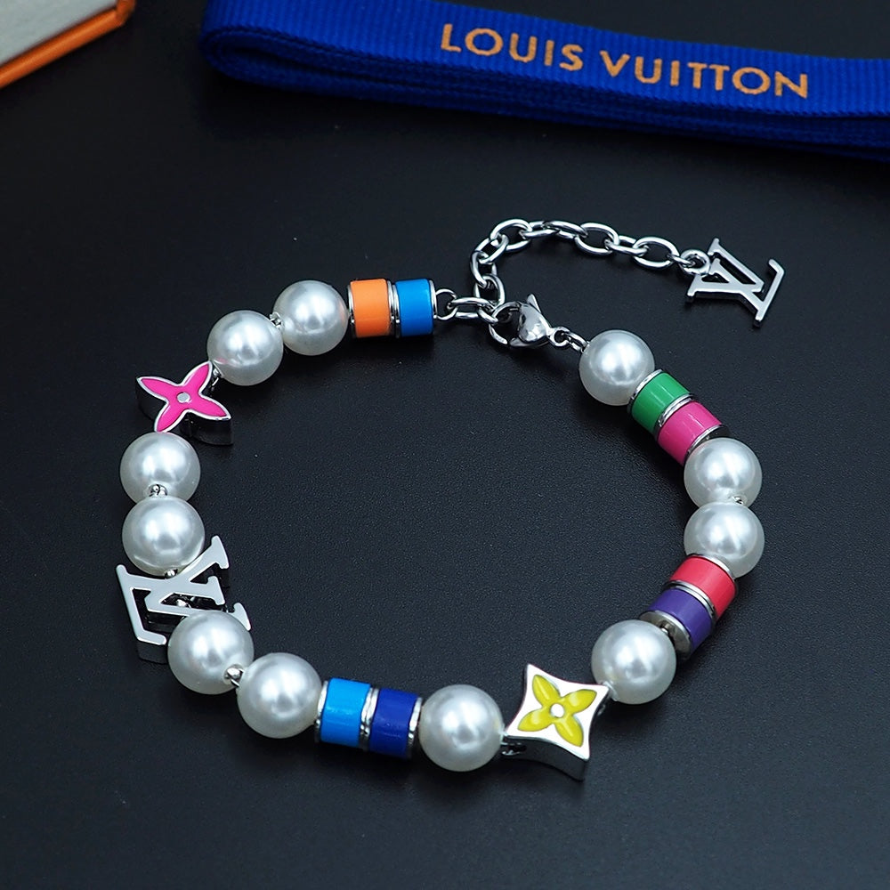 Louis Vuitton MNG Pearls Party 18K Gold Bracelet product image 6, provided for visual reference and product detail review