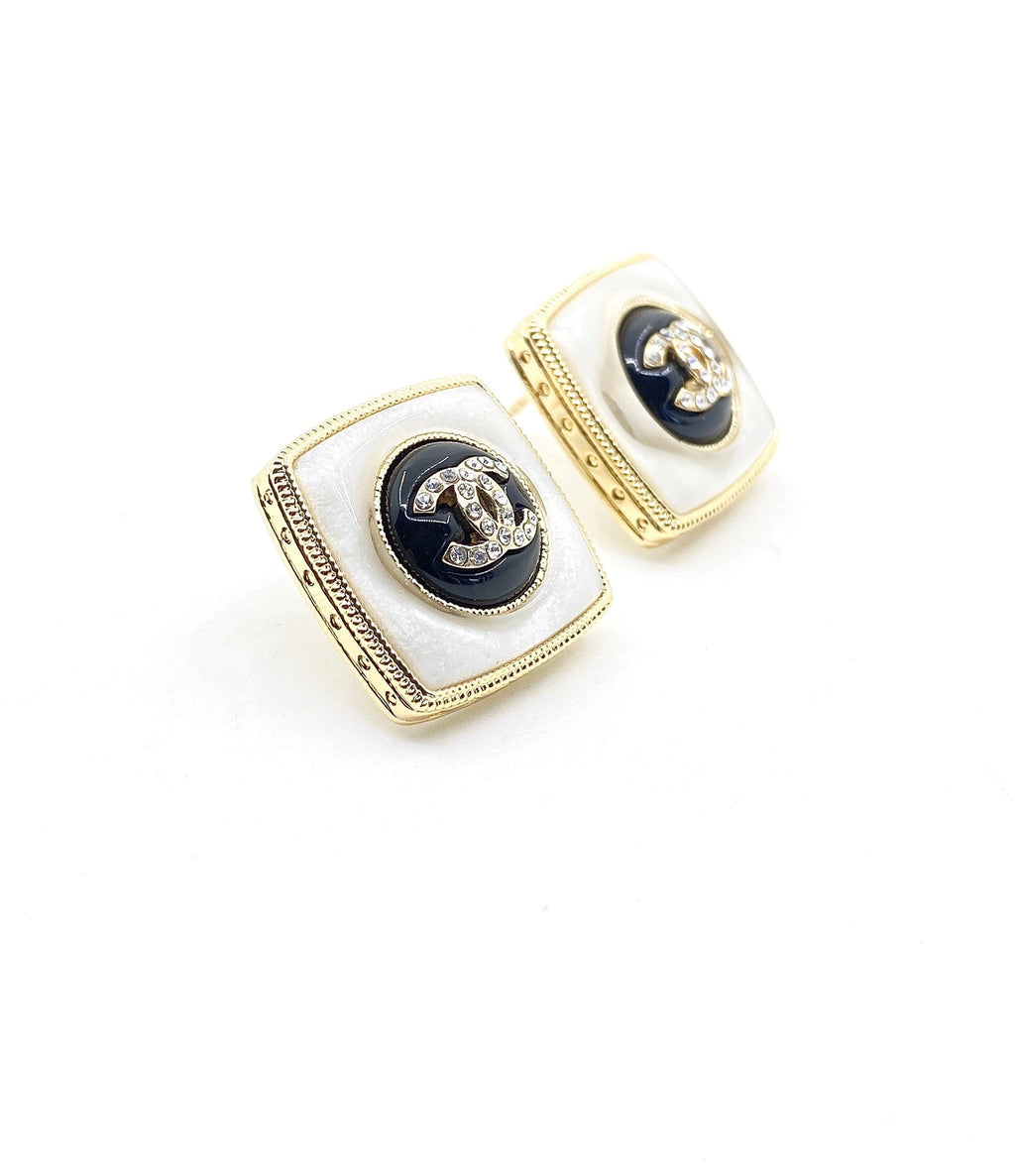 Chanel Pearl Square 18K Gold Earrings product image 5, provided for visual reference and product detail review