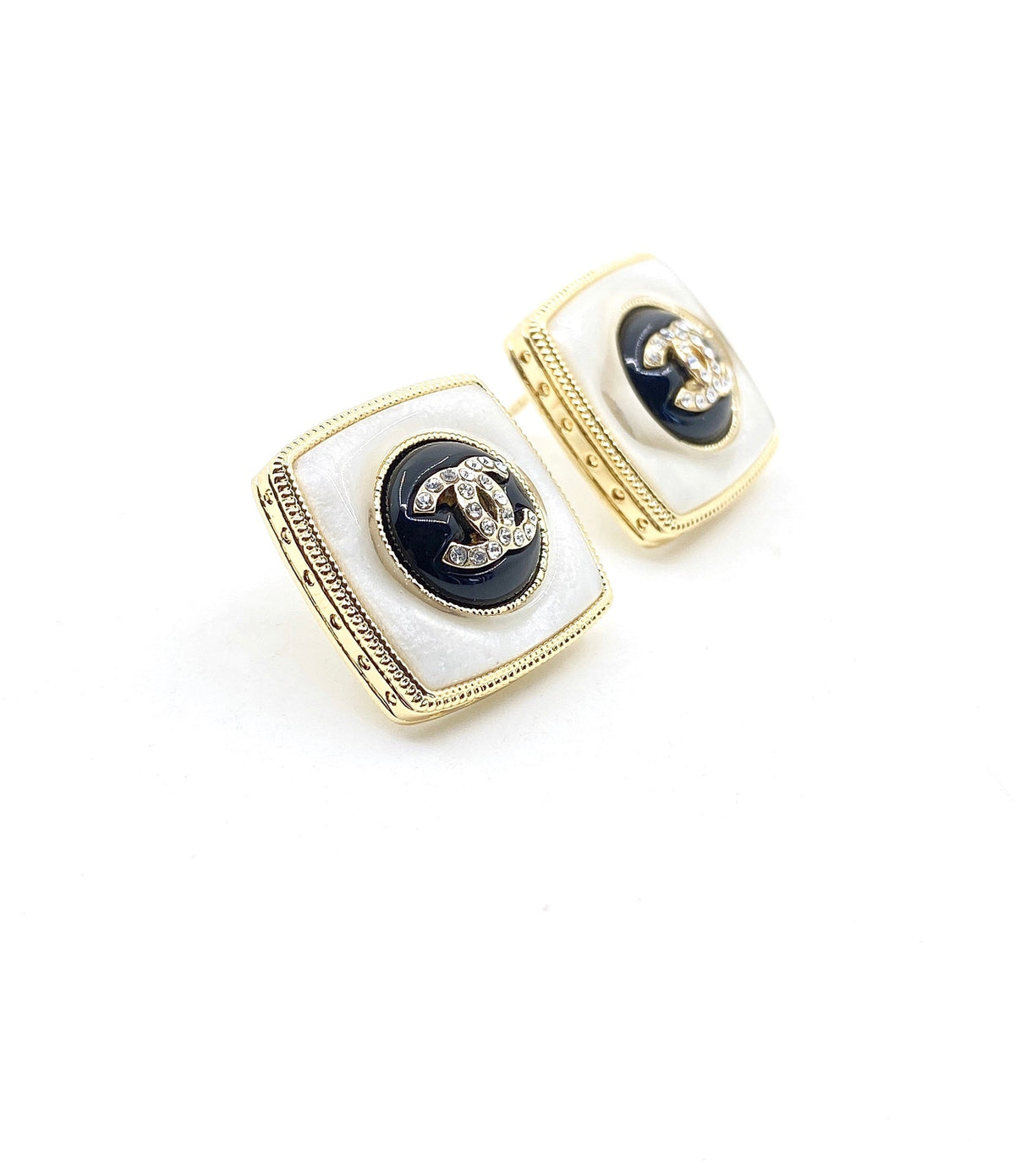 Chanel Pearl Square 18K Gold Earrings product image 5, provided for visual reference and product detail review