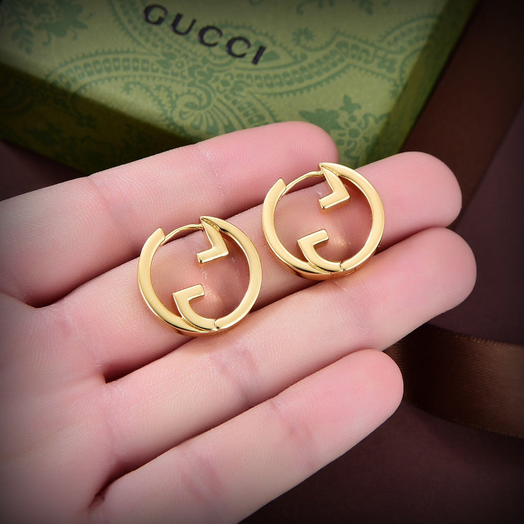 Gucci Double Hollow 18K Gold Earrings product image 2, provided for visual reference and product detail review