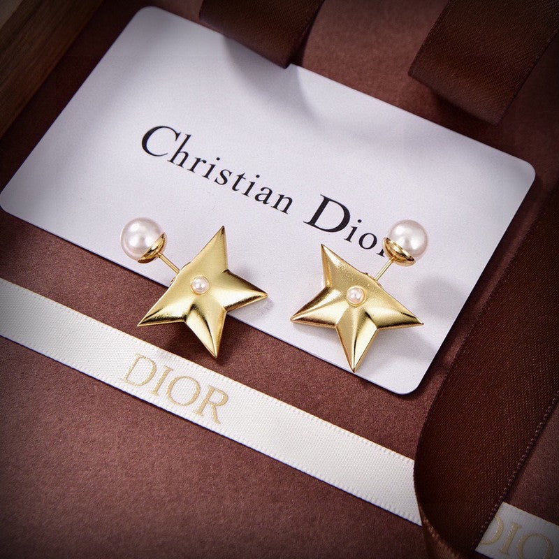 Dior Tribales Star 18K Gold Earrings product image 10, provided for visual reference and product detail review