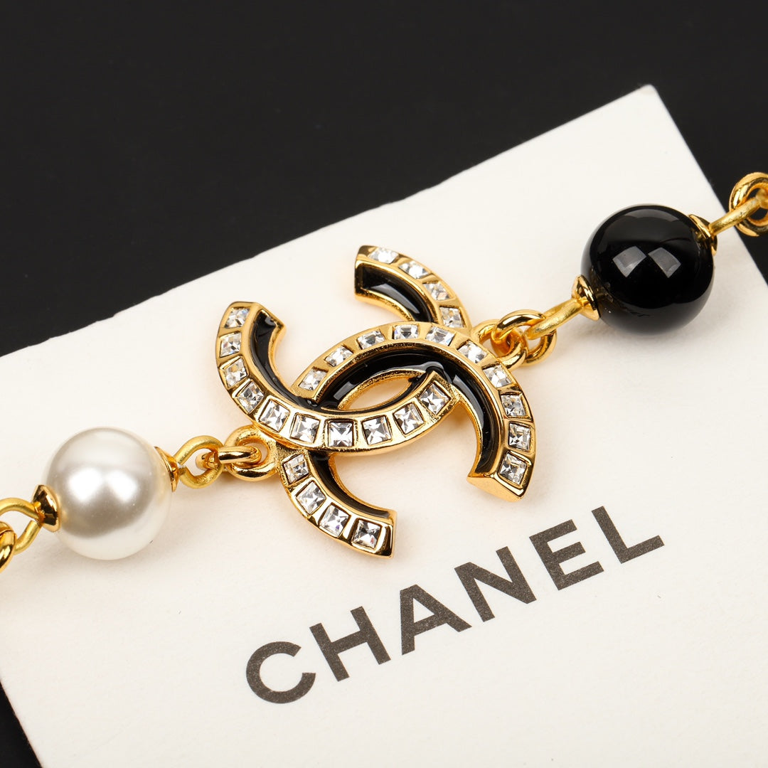 Chanel Black Pearls 18K Gold Necklace product image 4, provided for visual reference and product detail review