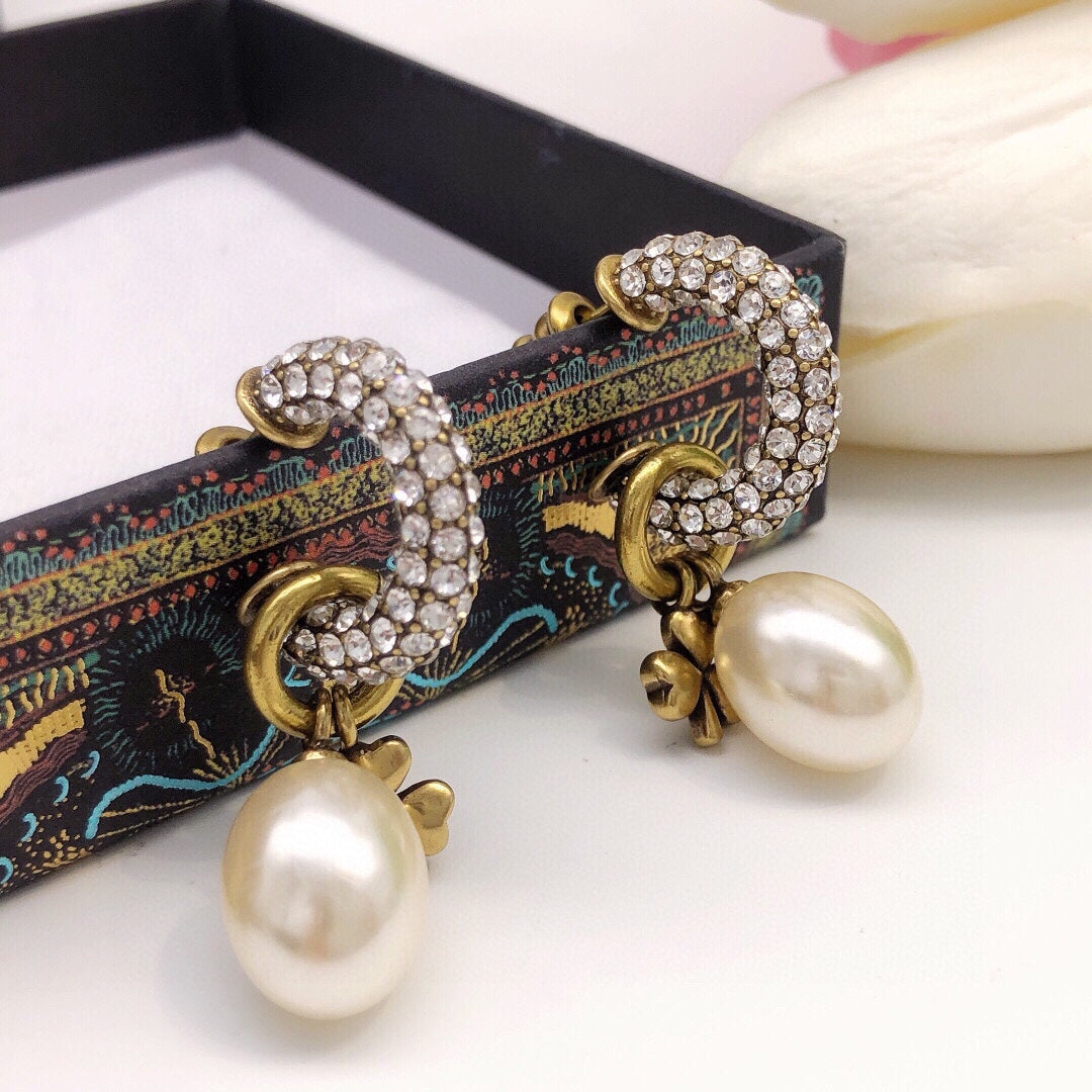 Dior March Grass Pearl Crystals 18K Gold Earrings product image 5, provided for visual reference and product detail review