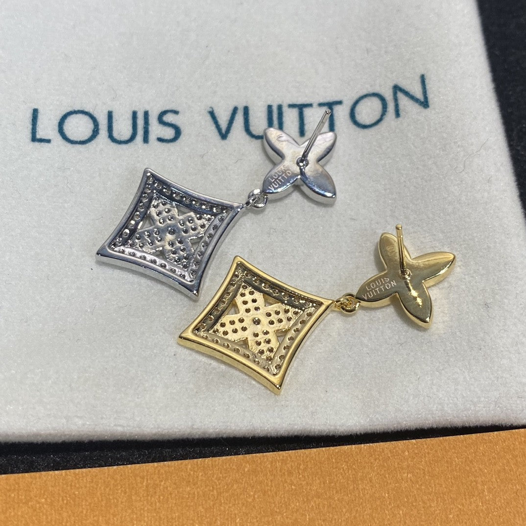 Louis Vuitton Blossom 18K Gold Earrings product image 5, provided for visual reference and product detail review